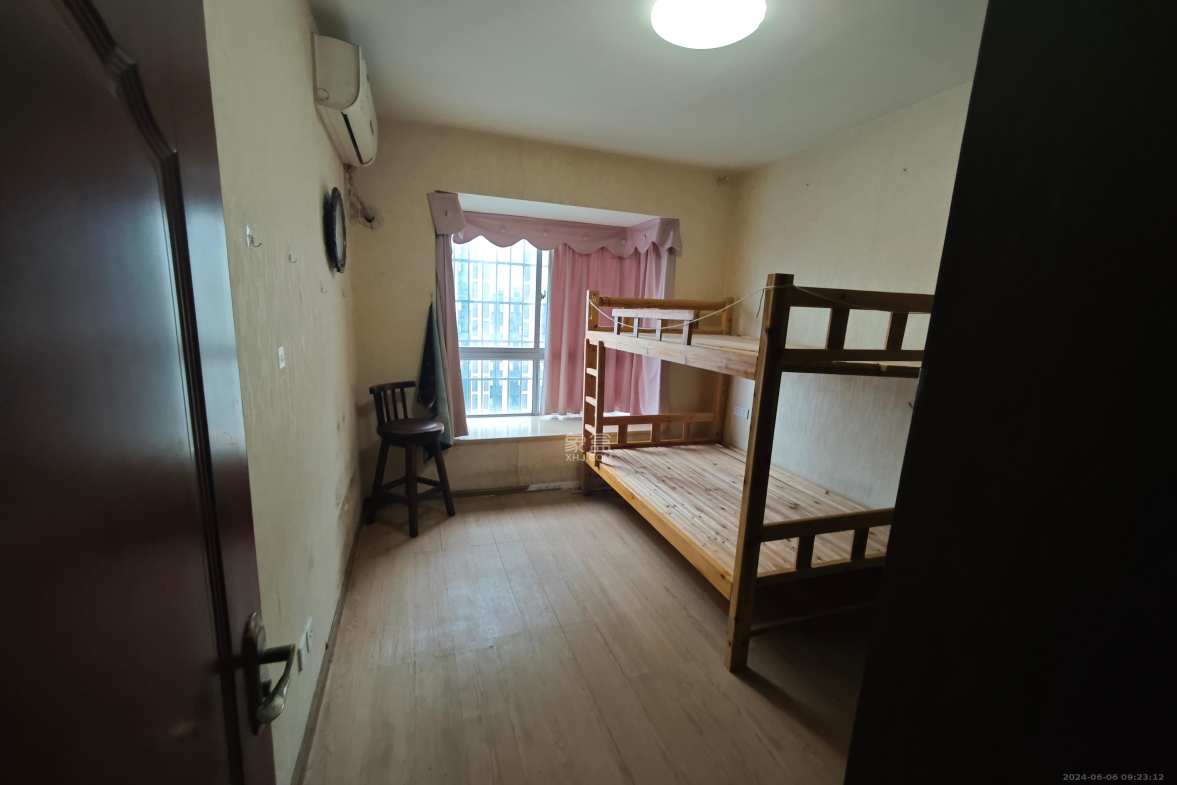 天天向上  3室2厅1卫    2900.0元/月室内图