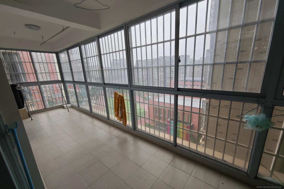 天天向上  3室2厅1卫    2900.0元/月室内图