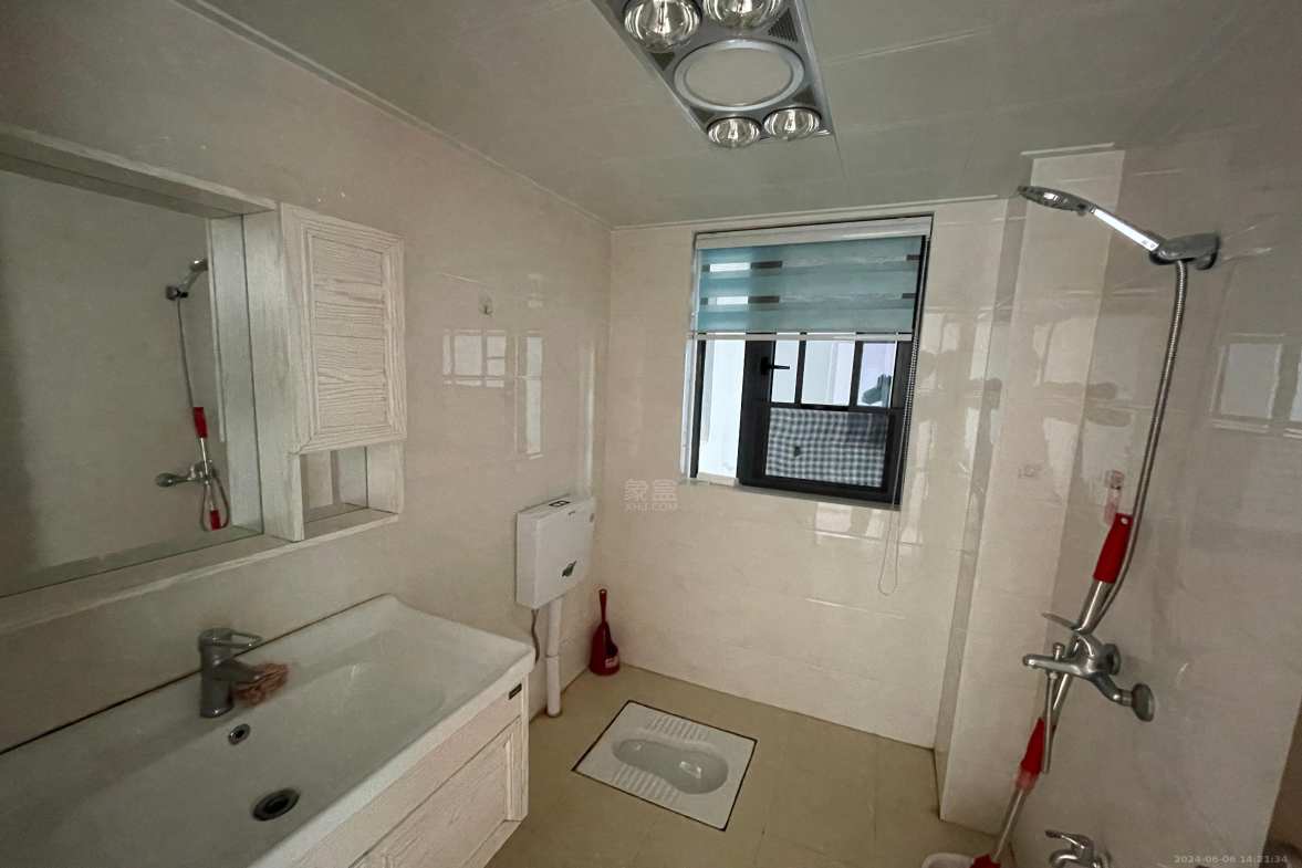 庐山春天  0室0厅0卫    1900.0元/月室内图