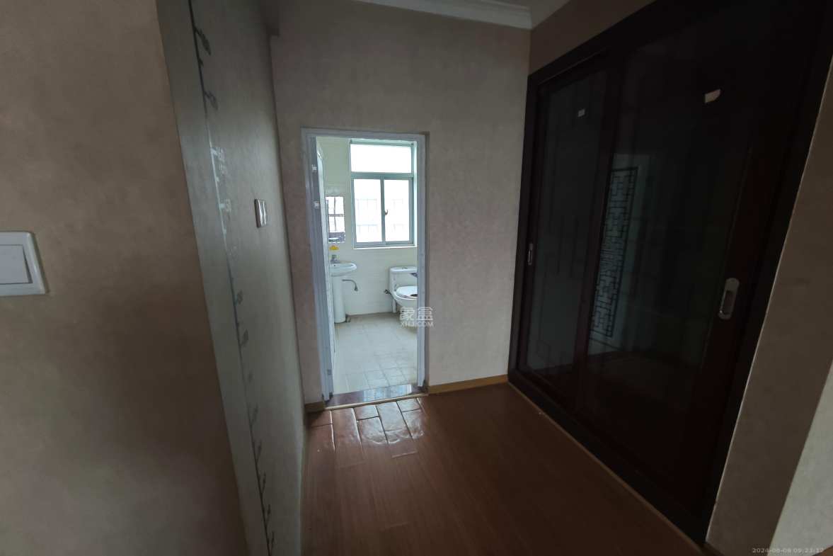 天天向上  3室2厅1卫    2900.0元/月室内图