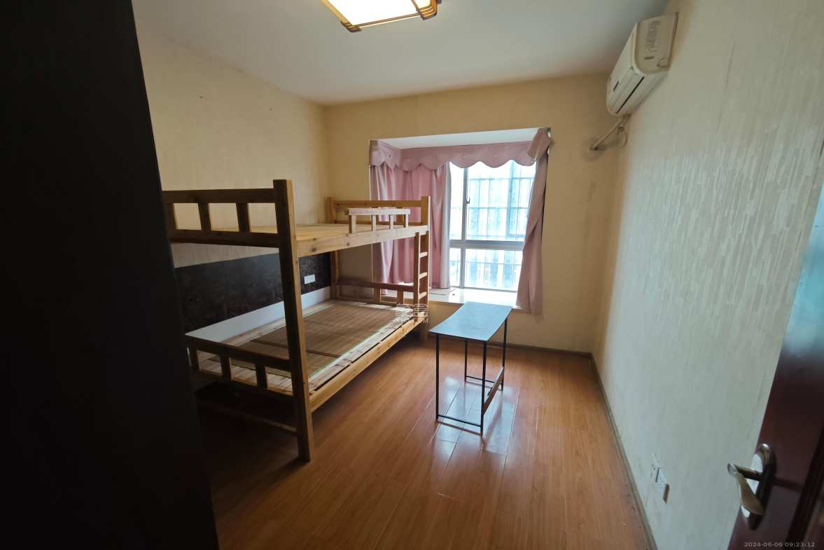 天天向上  3室2厅1卫    2900.0元/月室内图