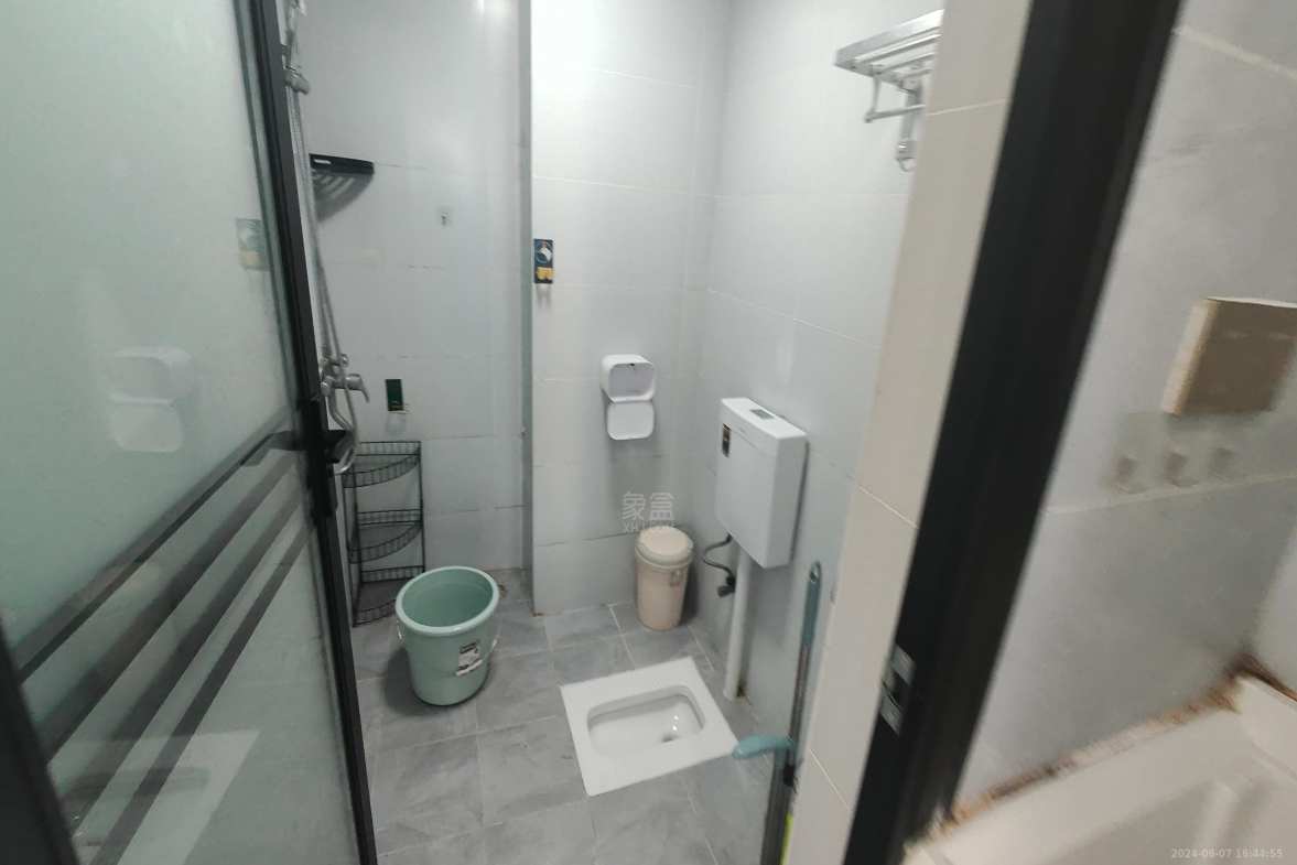 中建江湾壹号  1室1厅1卫    1600.0元/月室内图