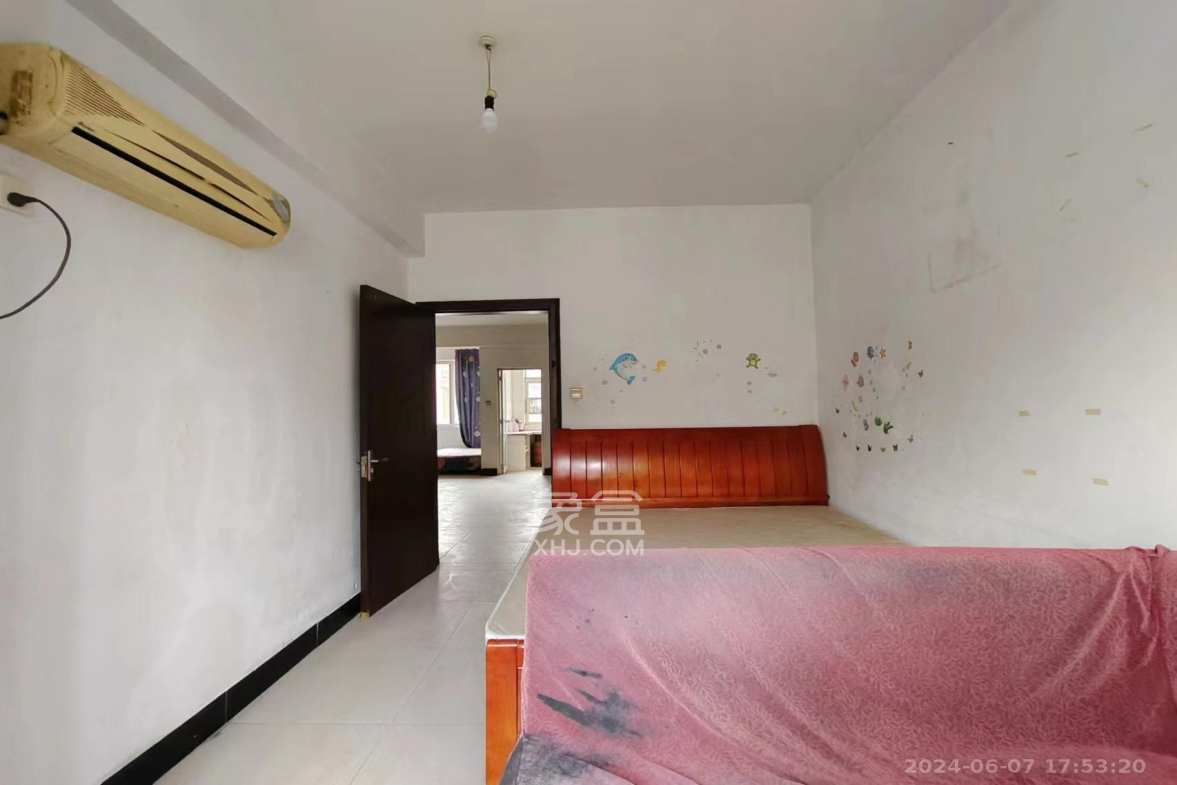 新桥沁园（银港农贸市场）  2室2厅1卫    1200.0元/月室内图