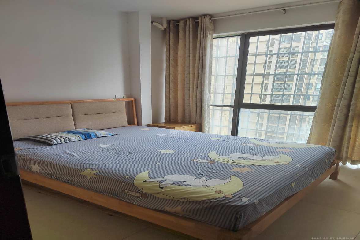 七里香榭  3室2厅1卫    2000.0元/月室内图