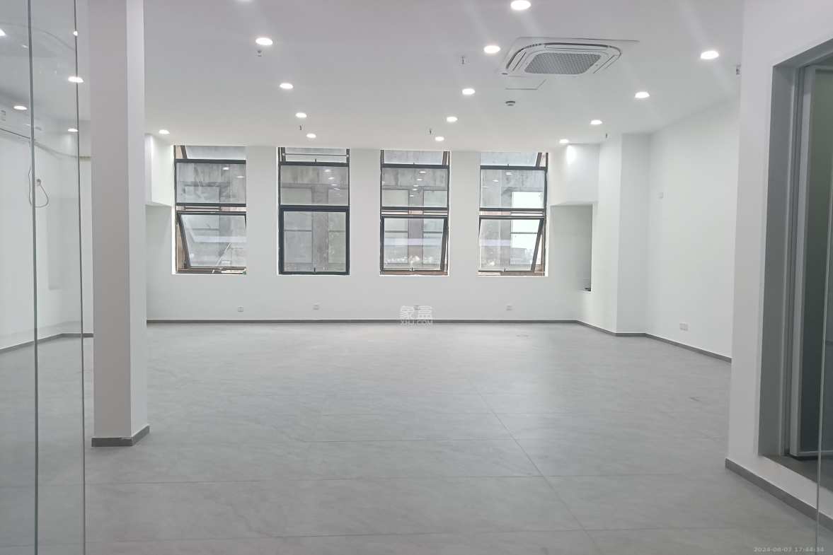 华润置地广场二期  1室1厅1卫    5500.0元/月室内图1