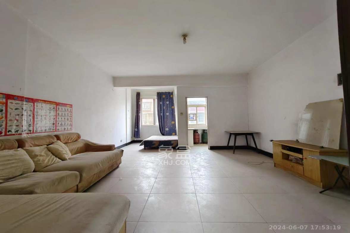 新桥沁园（银港农贸市场）  2室2厅1卫    1200.0元/月室内图