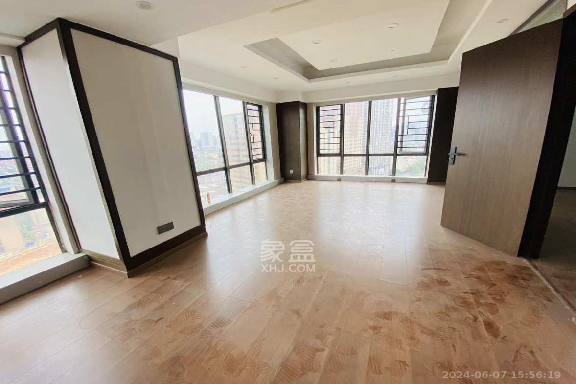 摩天一号  1室1厅1卫    4200.0元/月室内图