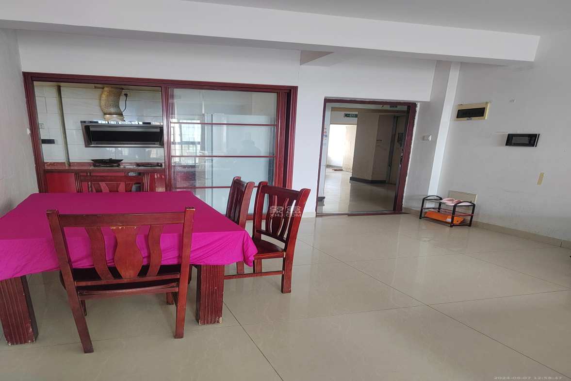 七里香榭  3室2厅1卫    2000.0元/月室内图