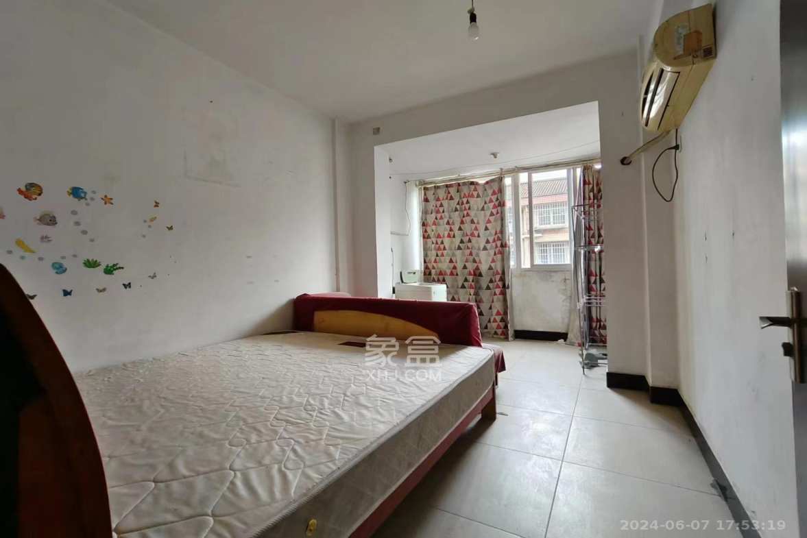 新桥沁园（银港农贸市场）  2室2厅1卫    1200.0元/月室内图