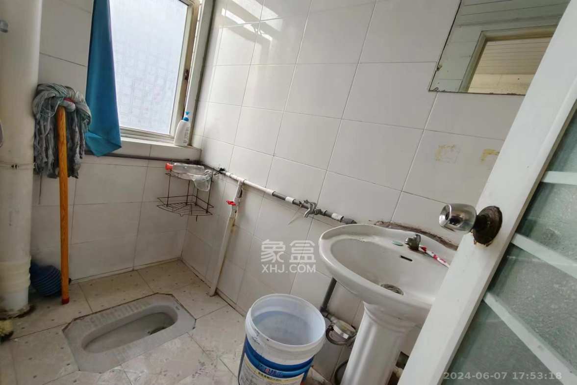 新桥沁园（银港农贸市场）  2室2厅1卫    1200.0元/月室内图