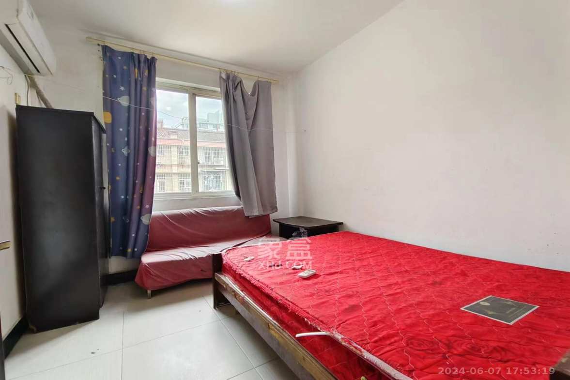 新桥沁园（银港农贸市场）  2室2厅1卫    1200.0元/月室内图