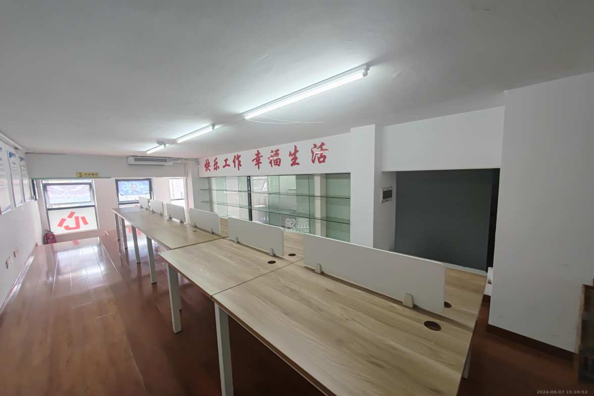 华润置地广场二期  1室1厅1卫    6800.0元/月 华润置地广场二期  1室1厅1卫    6800.0元/月室内图