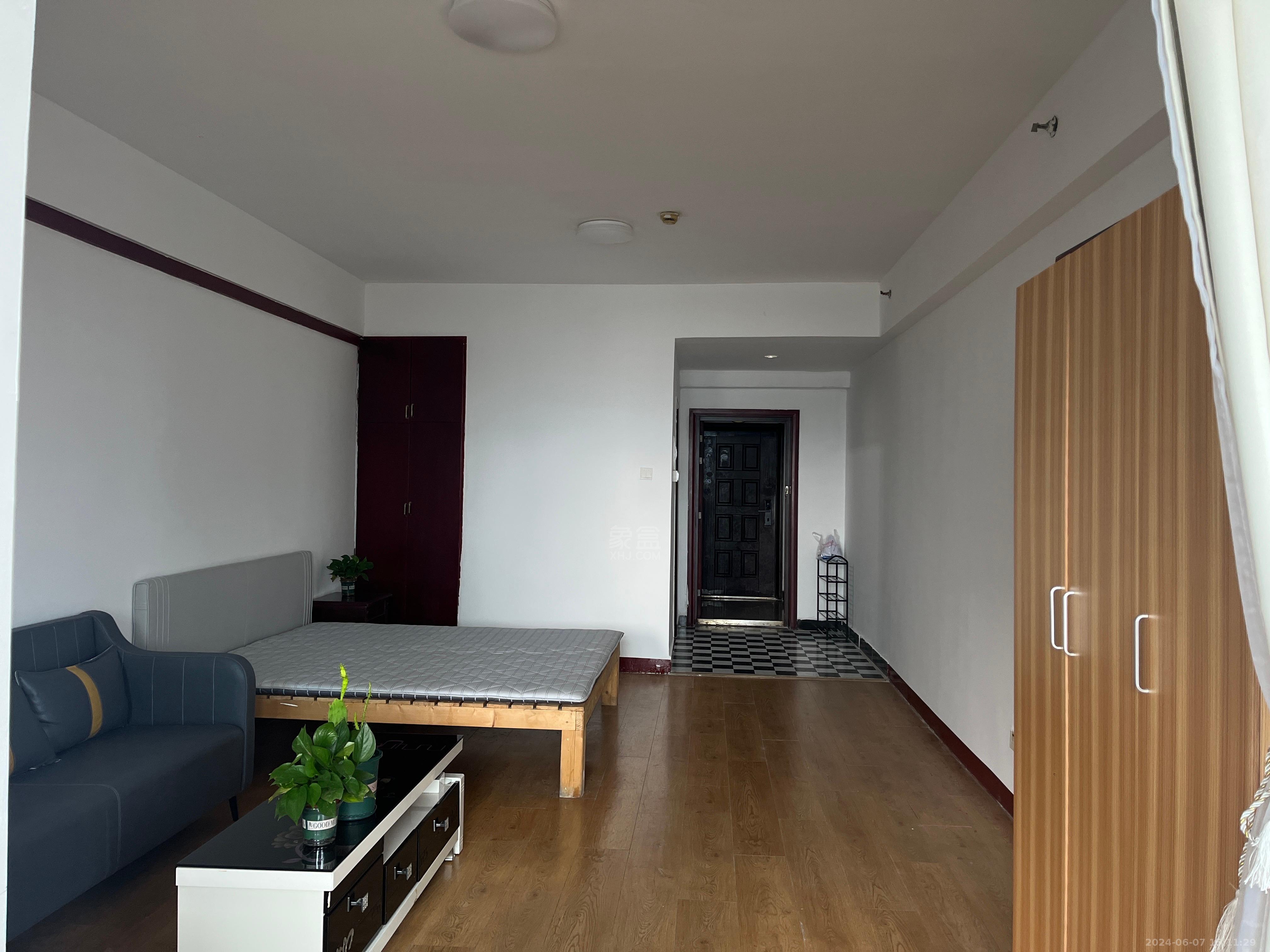 汉华国际  1室1厅1卫    1300.0元/月