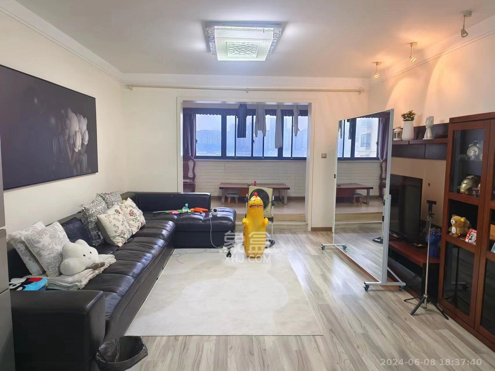 钱隆樽品(一、二、三期)  3室2厅2卫    2800.0元/月