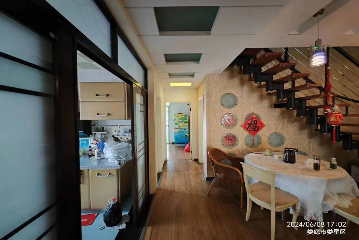 怡景名园 6室2厅2卫 129.90万 怡景名园 6室2厅2卫 129.90万客厅