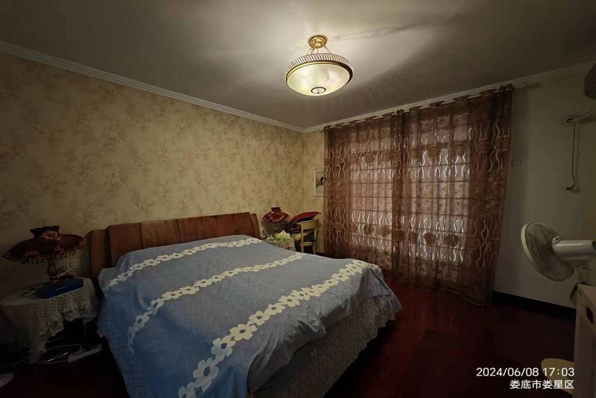 怡景名园 6室2厅2卫 129.90万 怡景名园 6室2厅2卫 129.90万客厅