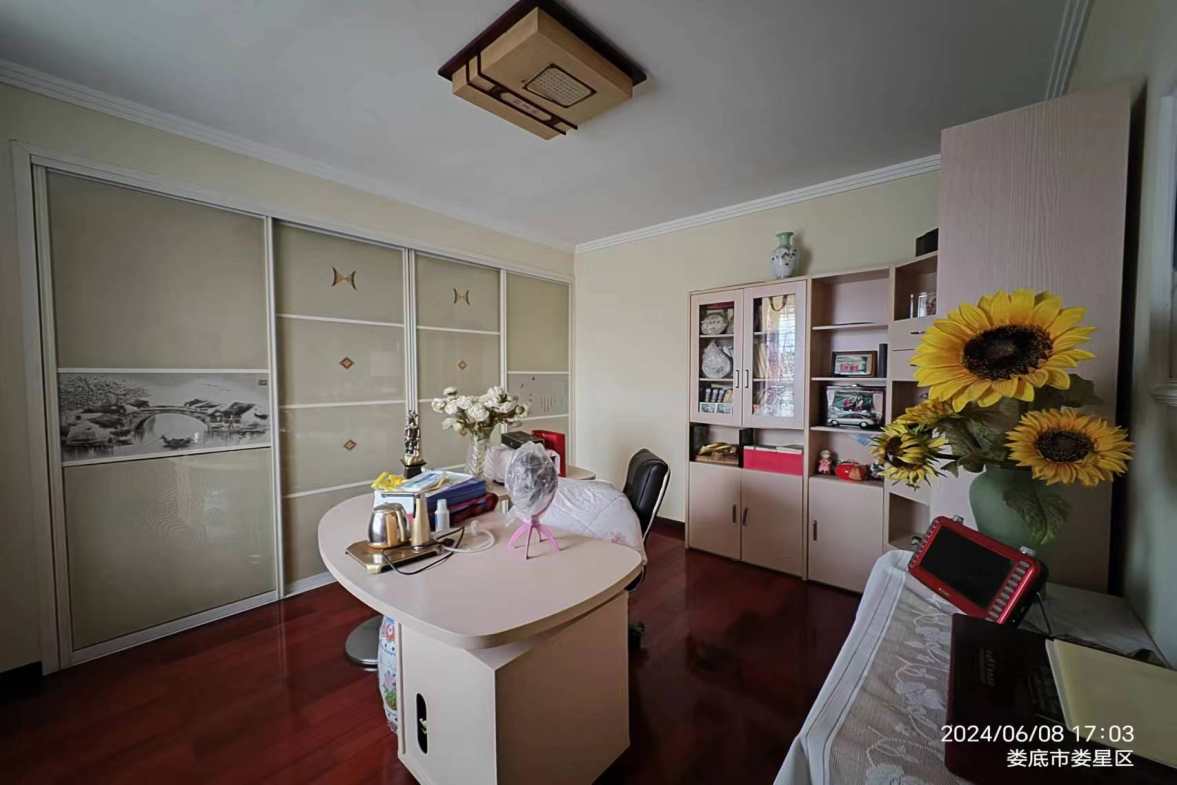 怡景名园 6室2厅2卫 129.90万 怡景名园 6室2厅2卫 129.90万客厅