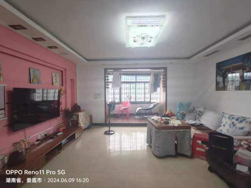 娄底市政生活小区  3室2厅2卫    46.0万客厅