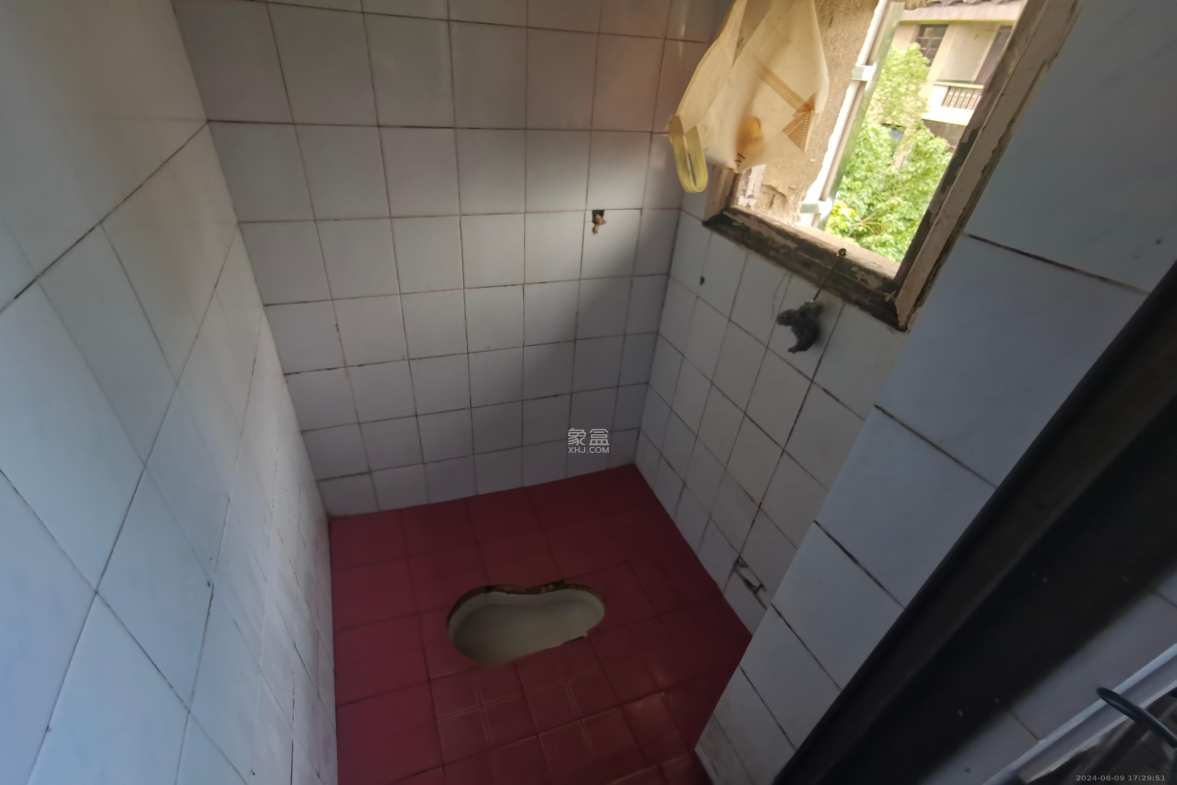 军属新村 1室1厅1卫 1300.0元/月 军属新村 1室1厅1卫 1300.0元/月室内图