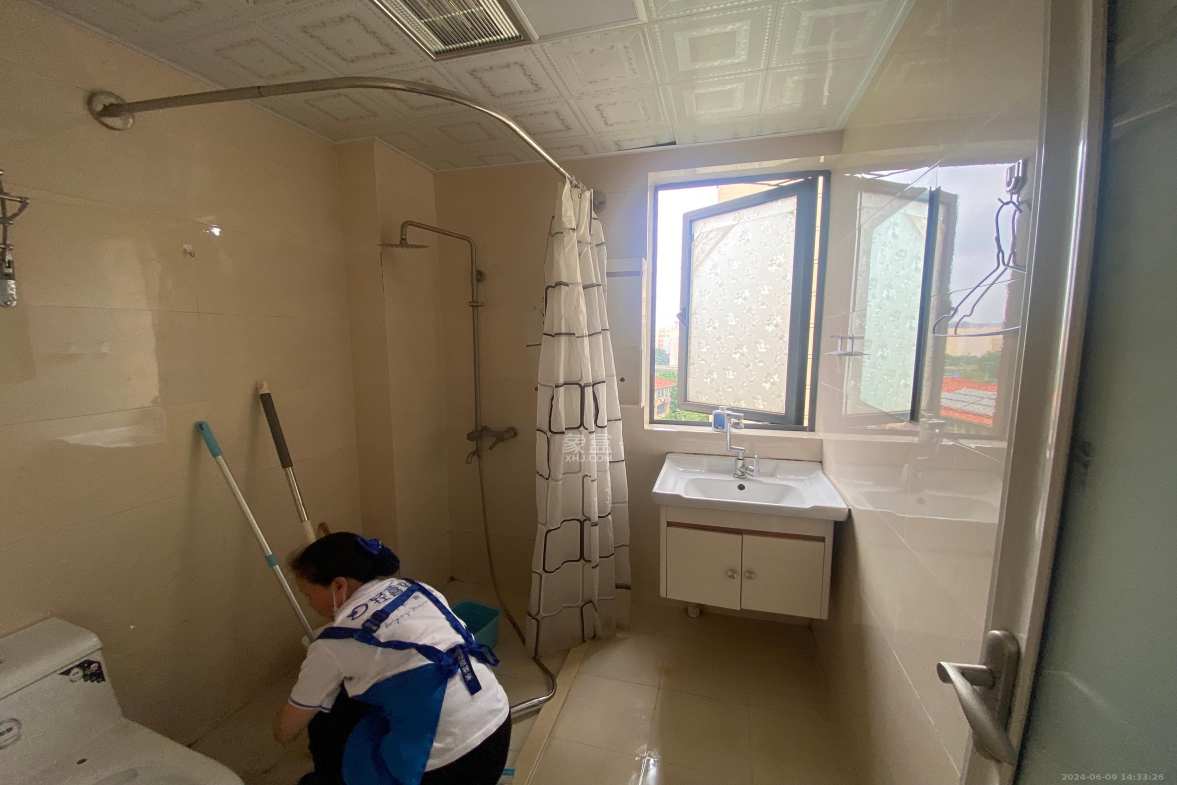 中建芙蓉嘉苑  4室2厅2卫   2600.00元/月室内图