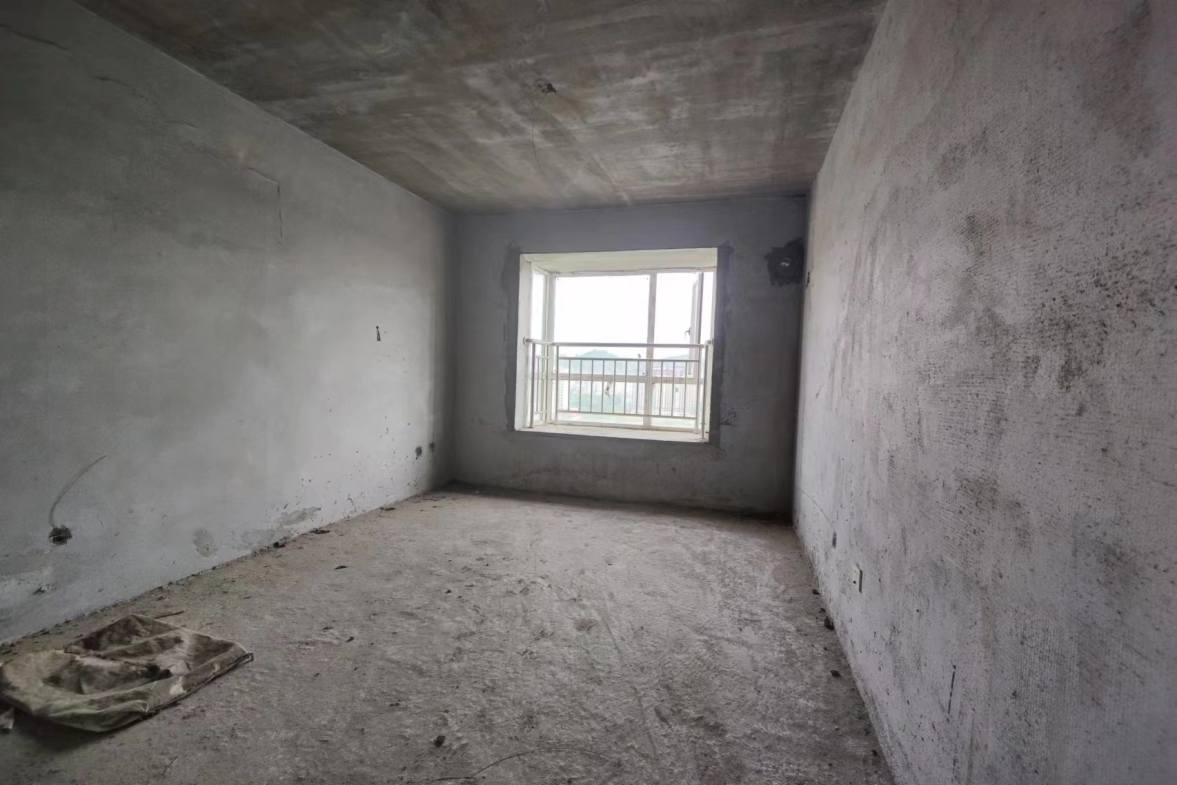 壹号公馆  3室2厅2卫    67.8万客厅