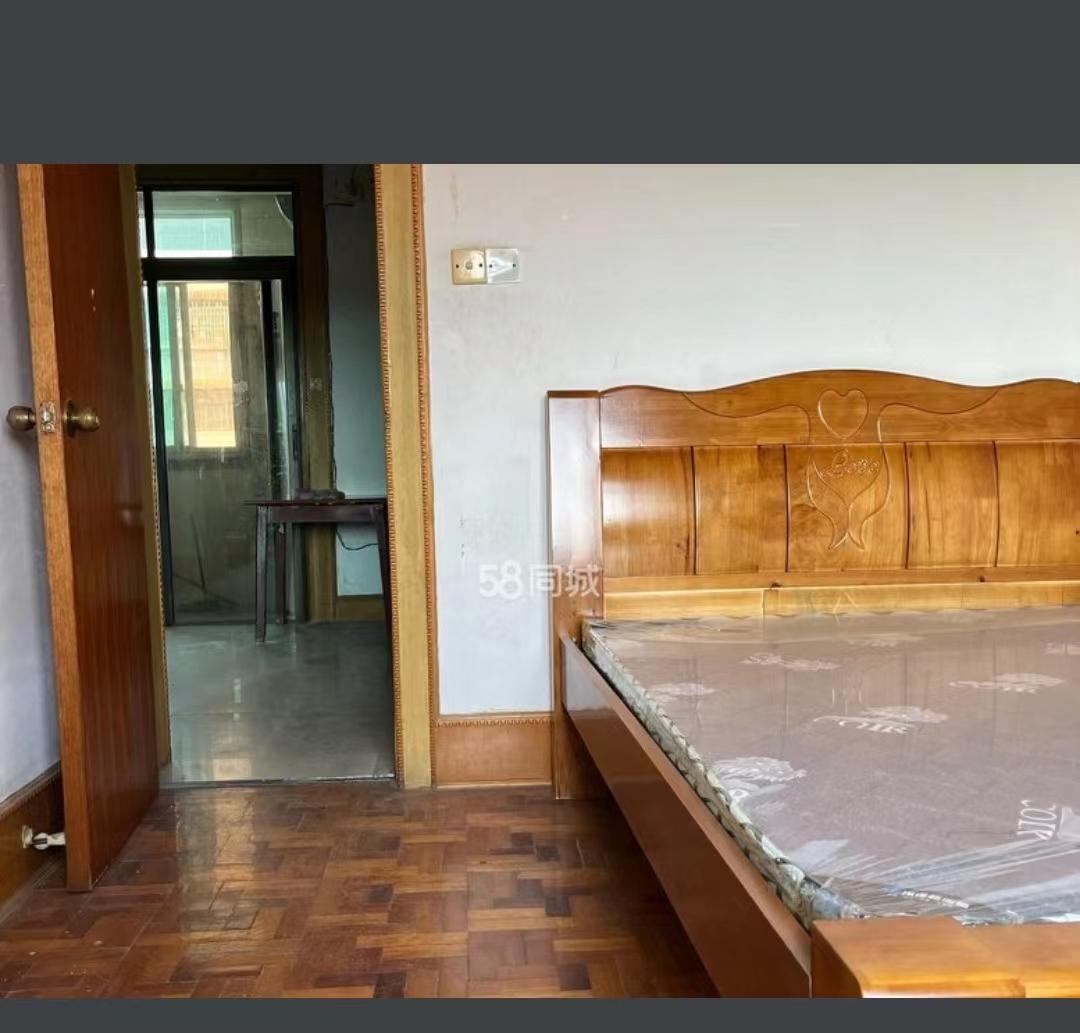 电力局家属楼 2室1厅1卫 31.8万 电力局家属楼 2室1厅1卫 31.8万客厅