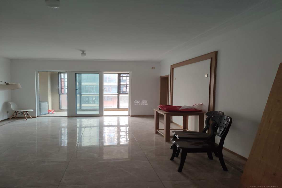 新华联梦想城  3室2厅2卫    2200.0元/月 新华联梦想城  3室2厅2卫    2200.0元/月室内图