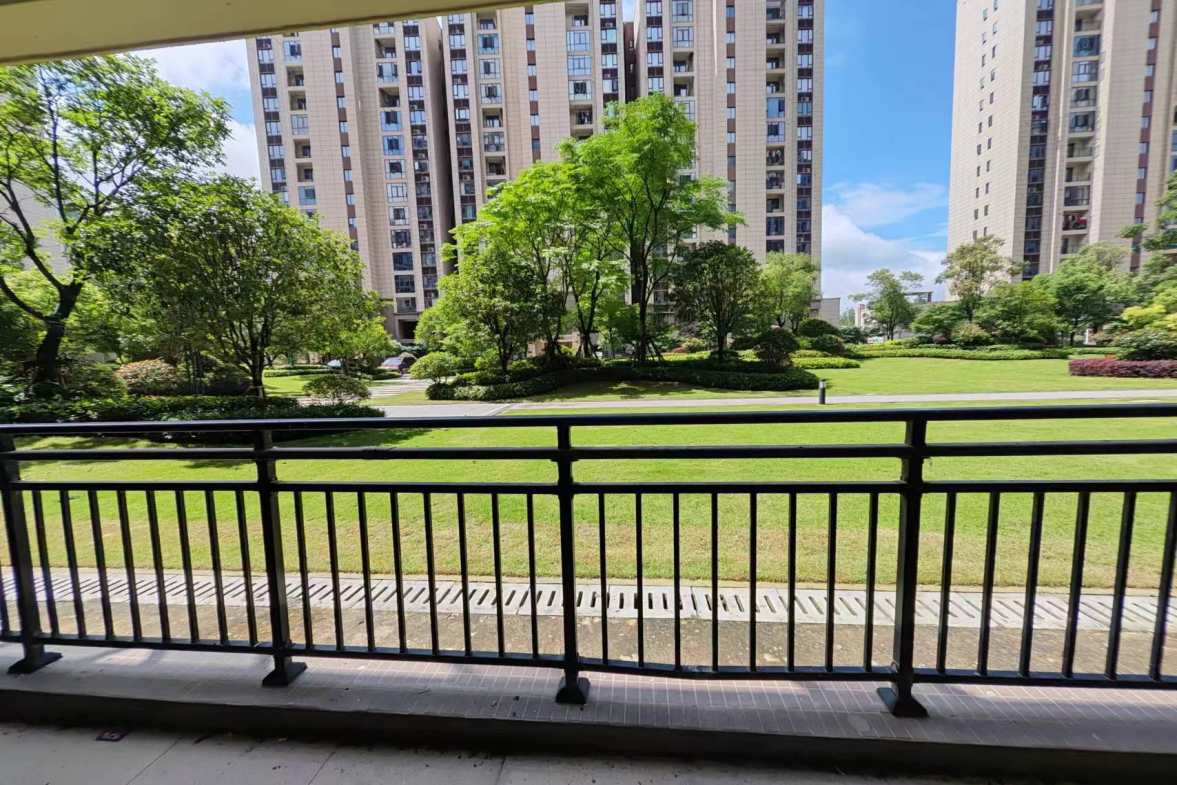 碧桂园豪园-二期 4室2厅2卫 1800.0元/月 碧桂园豪园-二期 4室2厅2卫 1800.0元/月室内图