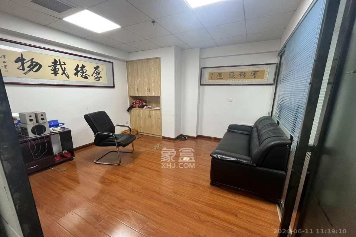 喜盈门范城 5室2厅1卫 13500.0元/月 喜盈门范城 5室2厅1卫 13500.0元/月室内图