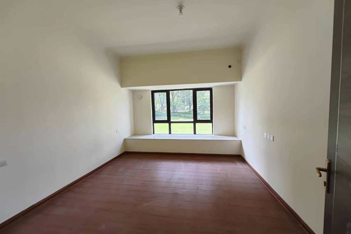 碧桂园豪园-二期 4室2厅2卫 1800.0元/月 碧桂园豪园-二期 4室2厅2卫 1800.0元/月室内图