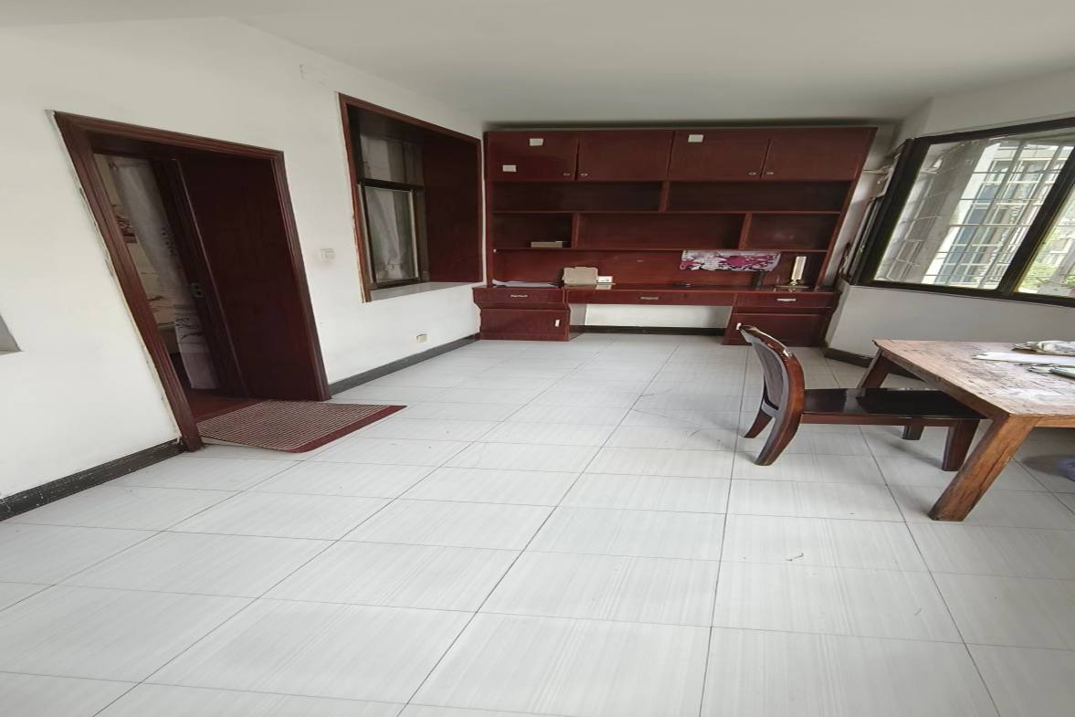 市农机局家属楼  3室2厅2卫    79.0万 市农机局家属楼  3室2厅2卫    79.0万客厅