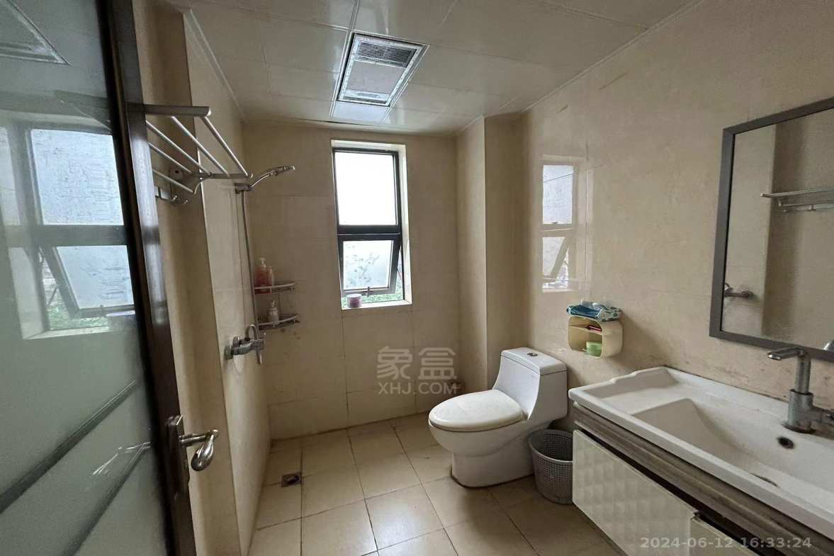 美的城一期  3室2厅2卫    1800.0元/月室内图