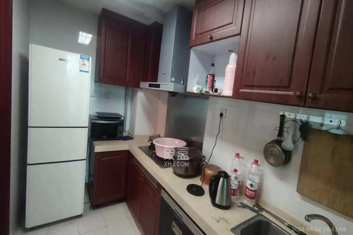 恒大城 4室2厅1卫 2300.0元/月 恒大城 4室2厅1卫 2300.0元/月室内图