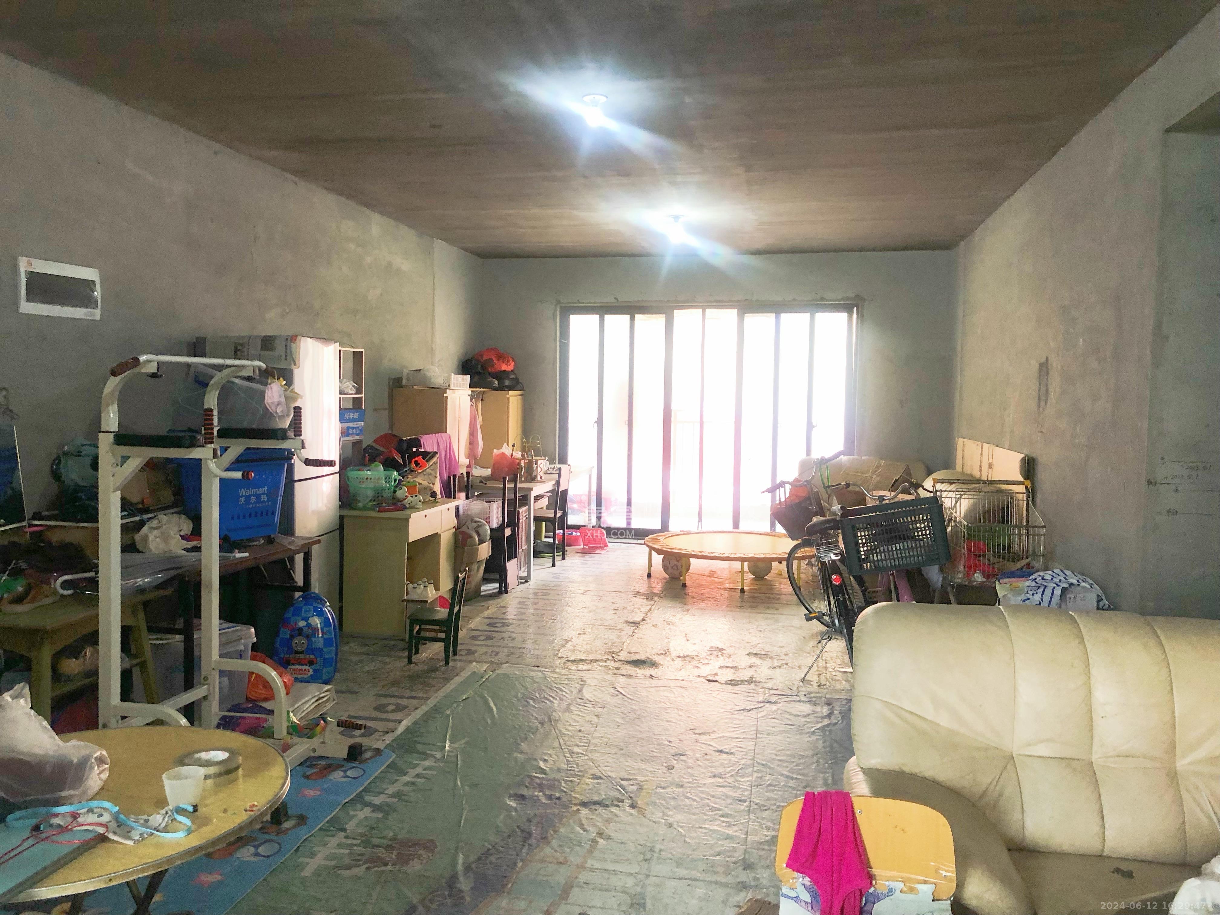德润小区（丰升德润小区）  4室2厅1卫   2000.00元/月