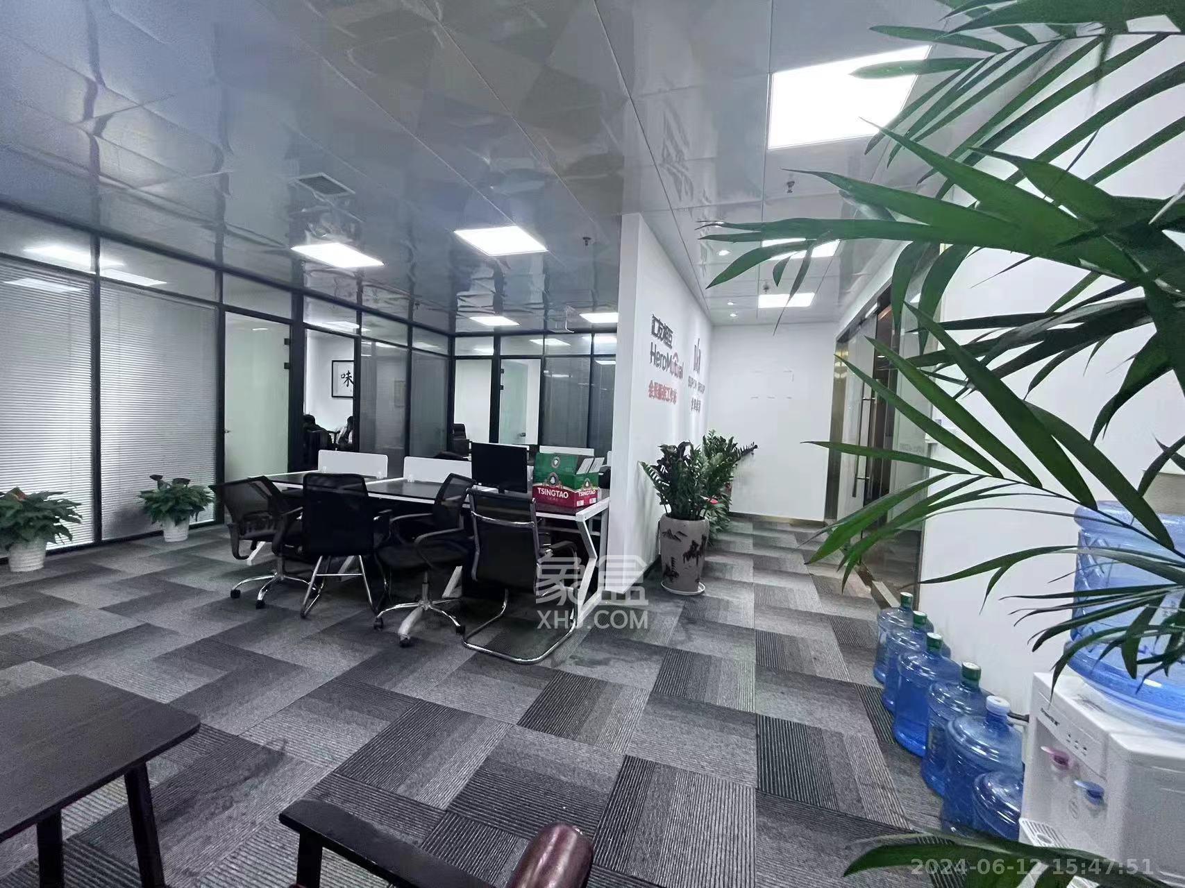 保利国际广场   270.0㎡      15000.0元/月