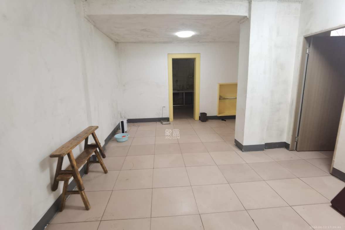 东塘工商局宿舍 3室2厅1卫 2300.0元/月 东塘工商局宿舍 3室2厅1卫 2300.0元/月室内图