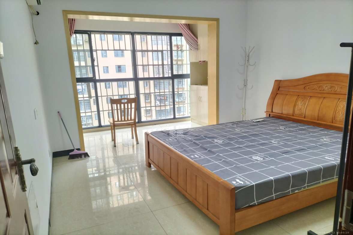 家兴苑  3室2厅1卫    2600.0元/月室内图