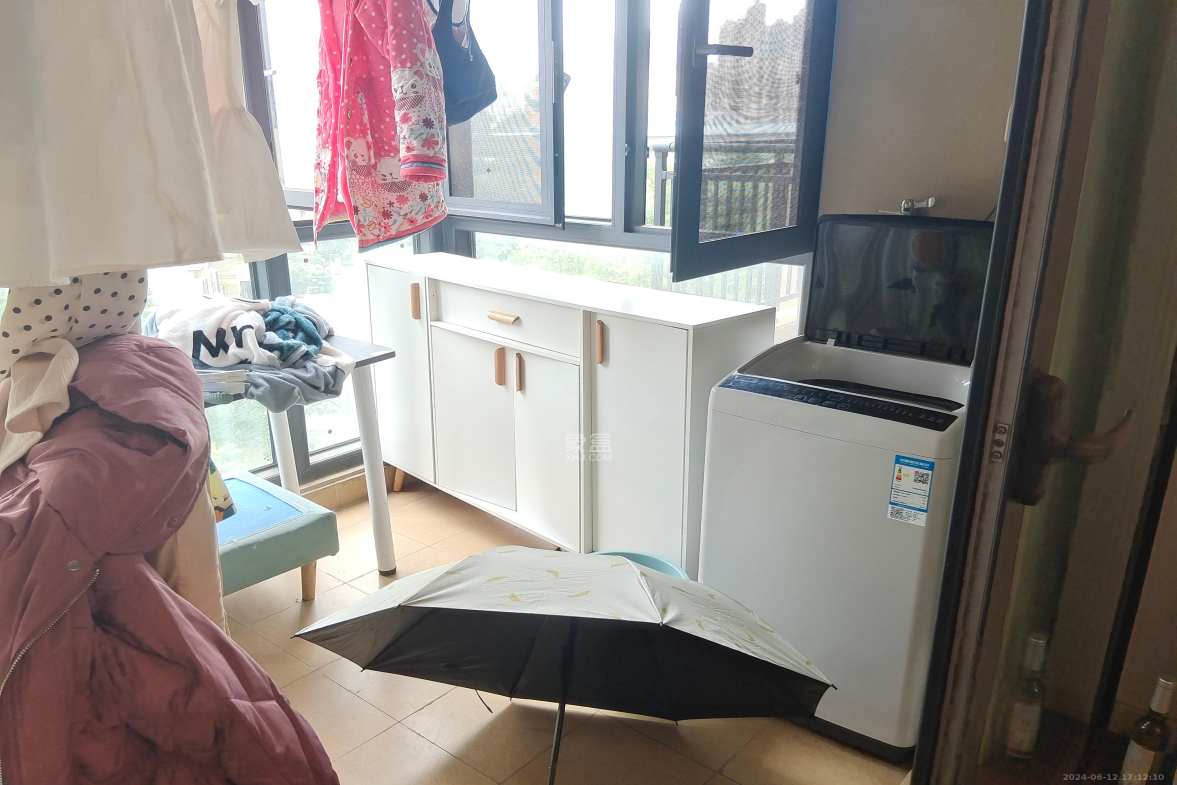 万科魅力之城锋镜里  3室2厅2卫   2400.00元/月室内图