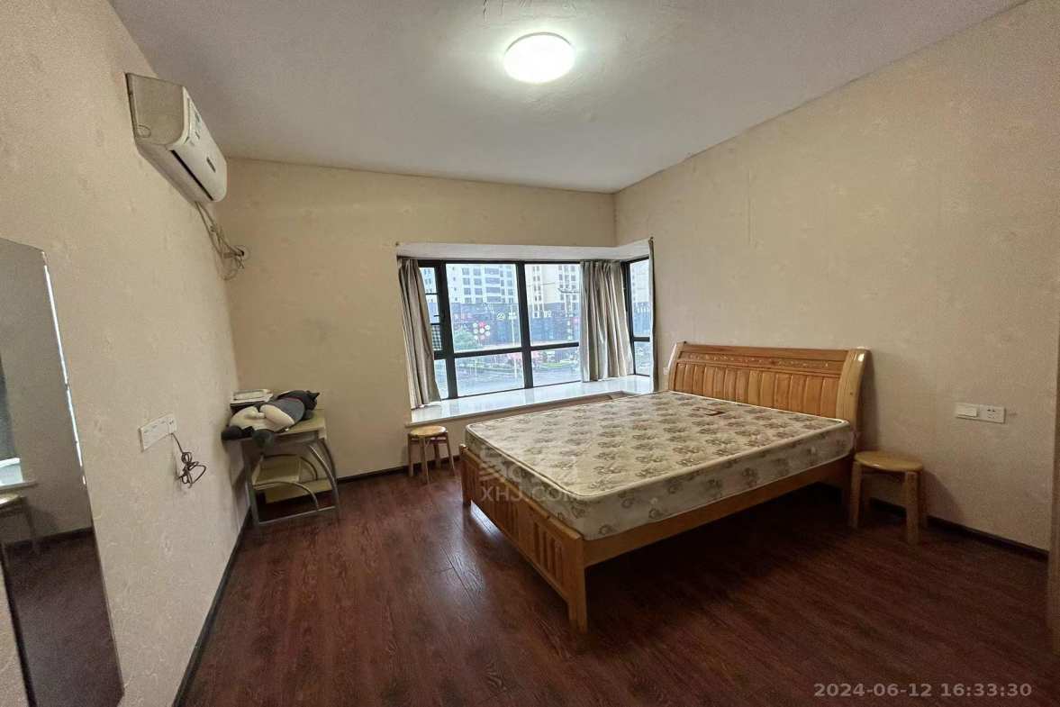 美的城一期  3室2厅2卫    1800.0元/月室内图