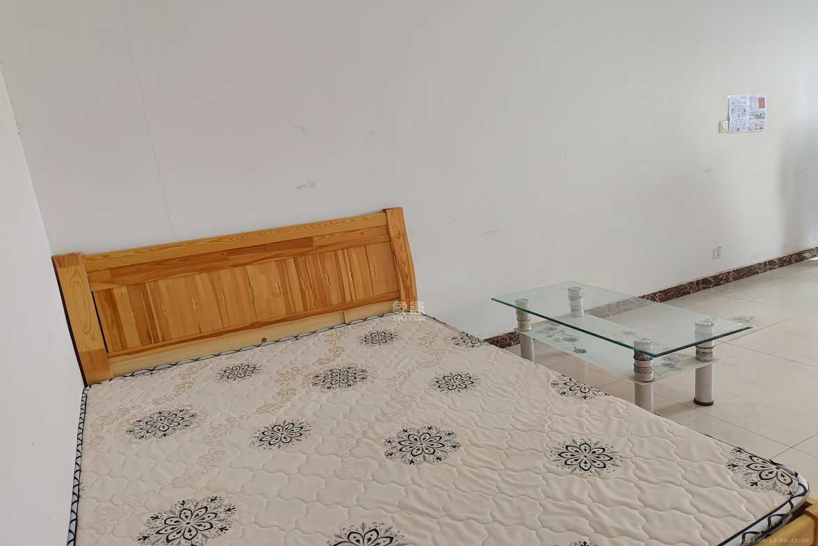 长房天翼未来城  1室1厅1卫    1600.0元/月室内图