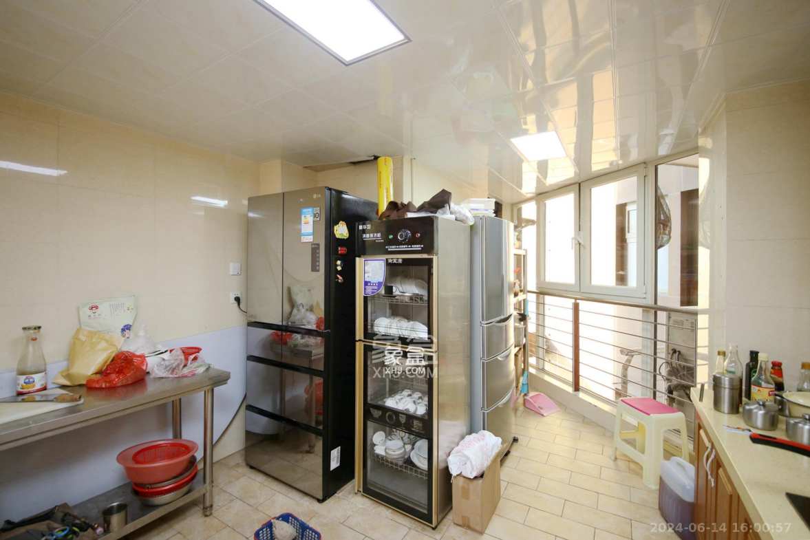 金色屋顶  4室2厅1卫   6800.00元/月室内图