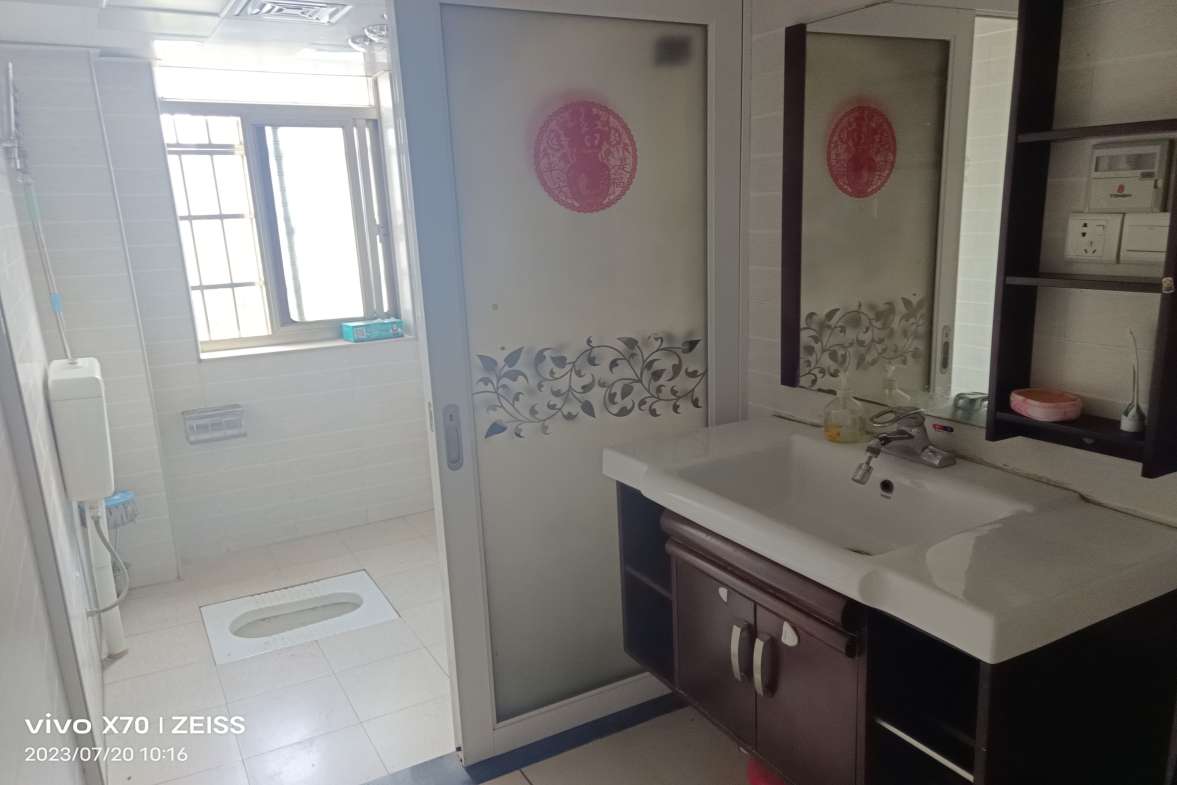 东方豪苑  3室2厅2卫    1800.0元/月室内图