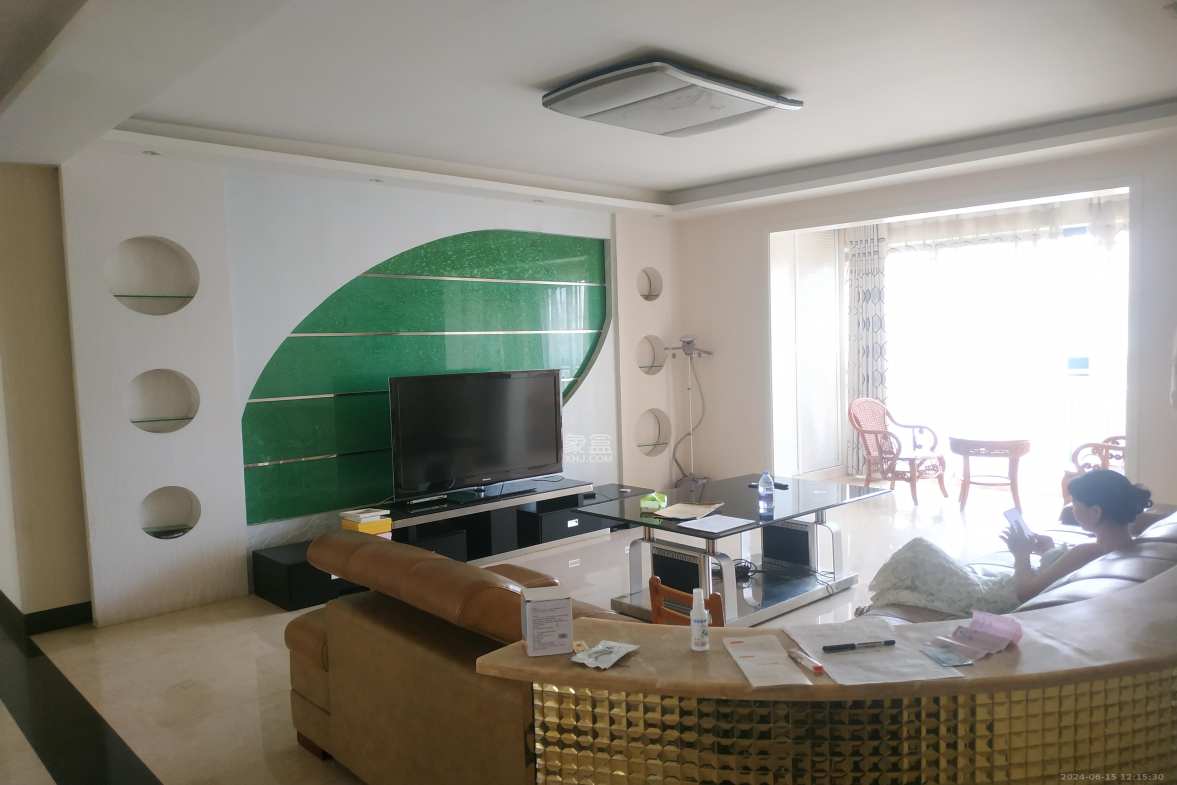 天城湖光山色  4室2厅2卫   3500.00元/月室内图1