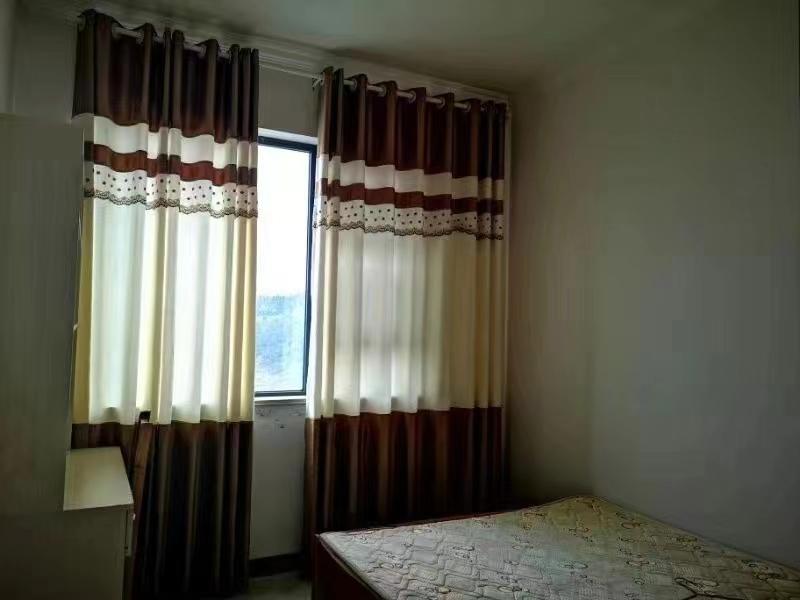 百弘学府城  3室2厅2卫    2000.0元/月室内图1