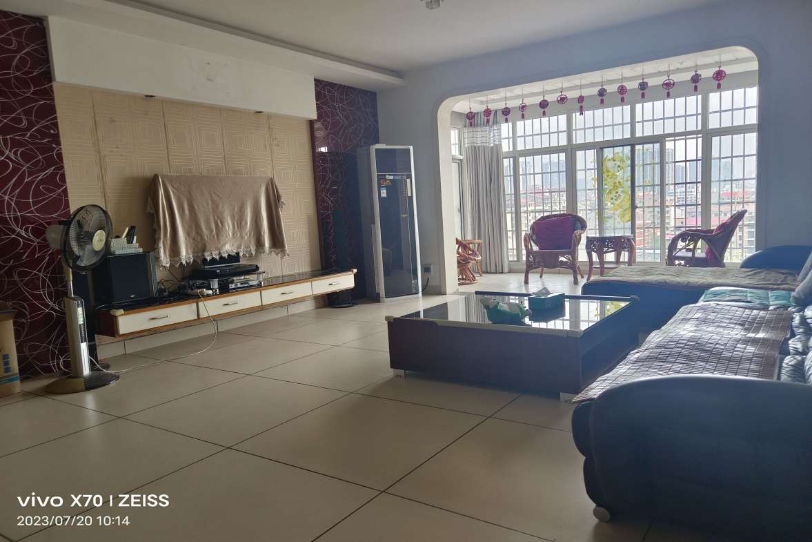 东方豪苑  3室2厅2卫    1800.0元/月户型图