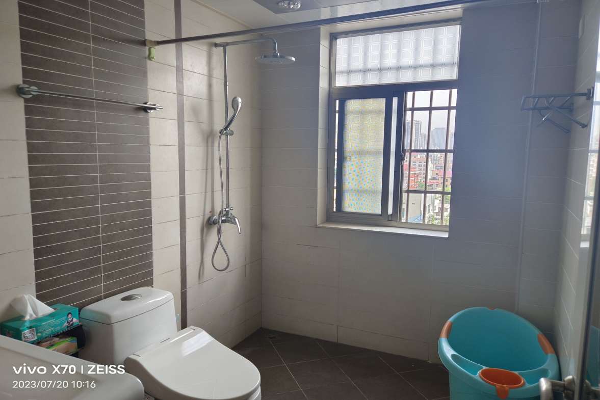 东方豪苑  3室2厅2卫    1800.0元/月室内图