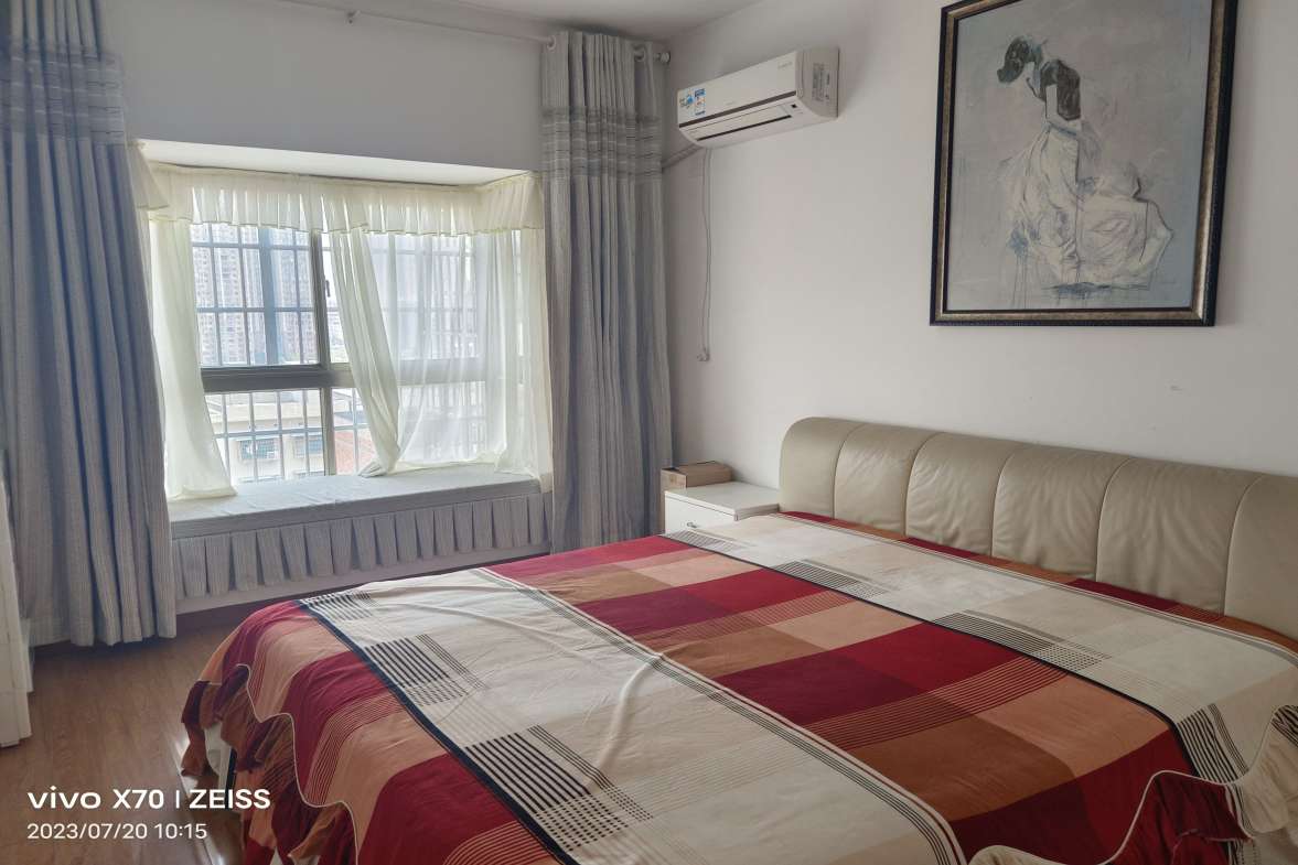 东方豪苑  3室2厅2卫    1800.0元/月室内图