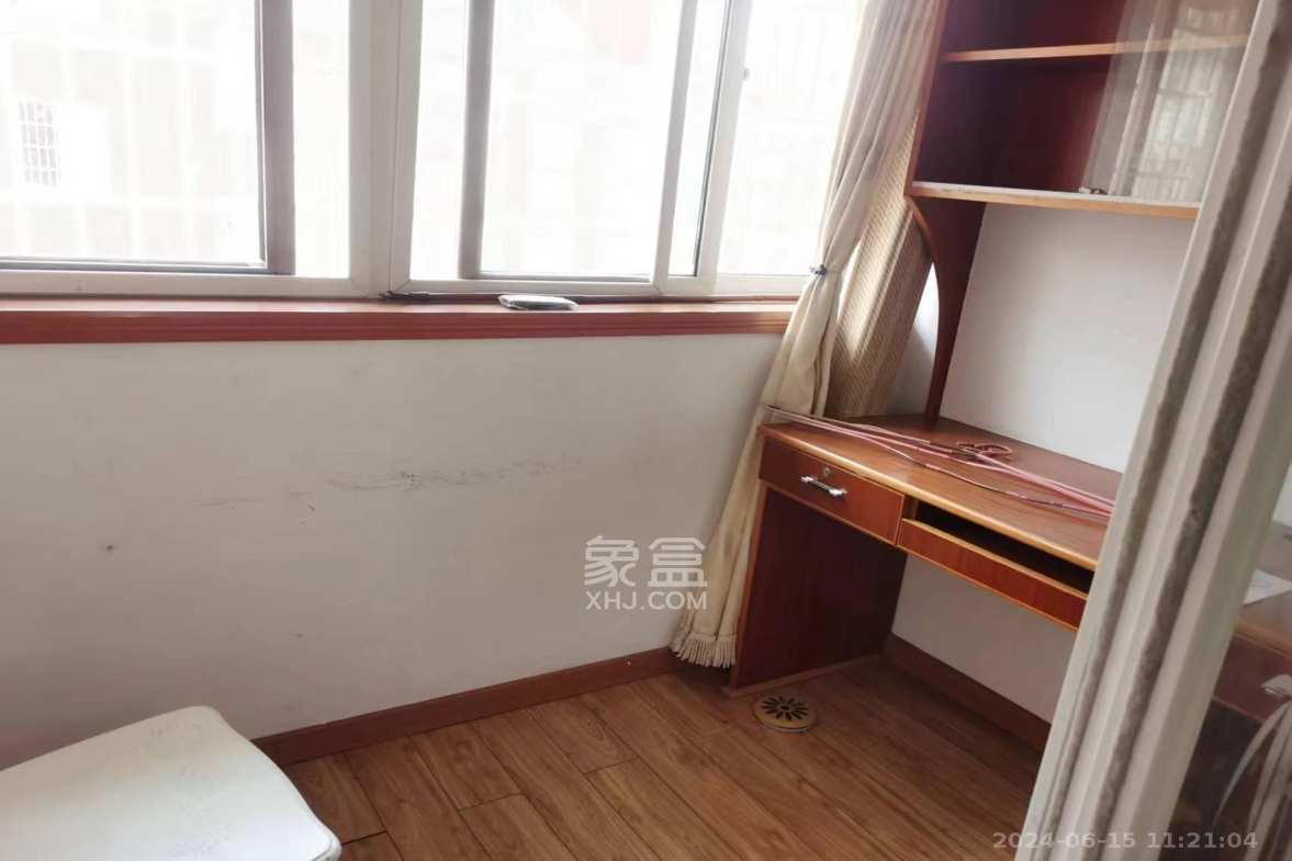 景湾小区（井湾小区）  3室2厅2卫   2000.00元/月室内图