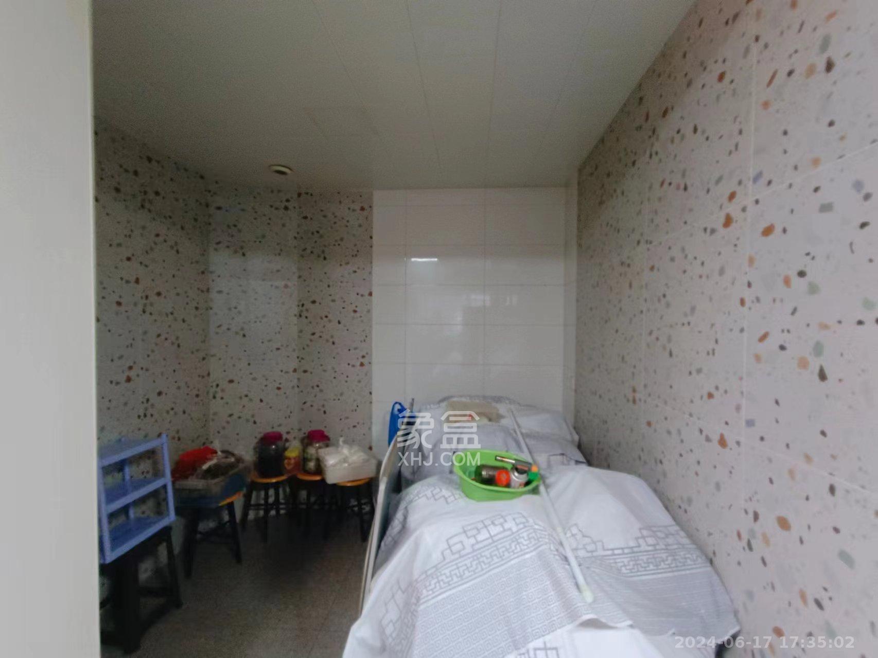 阳光100二期   140.0㎡      14000.0元/月室内图