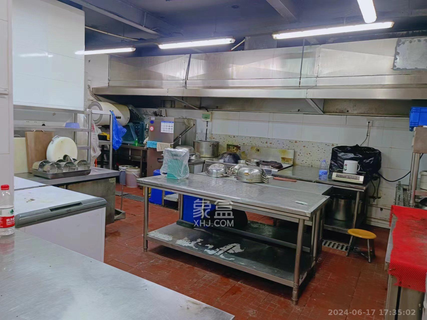 阳光100二期   140.0㎡      14000.0元/月室内图